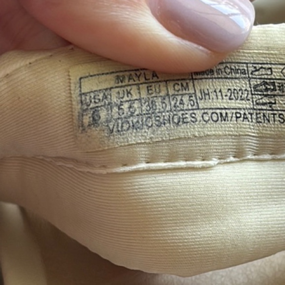 Vionic Cream Double Strap Slides Size 8 - image 7